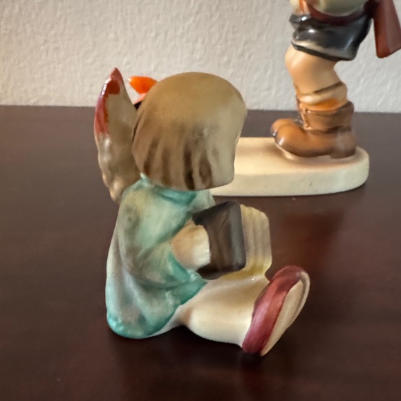 Hummel Figurine - Picture 7 of 11